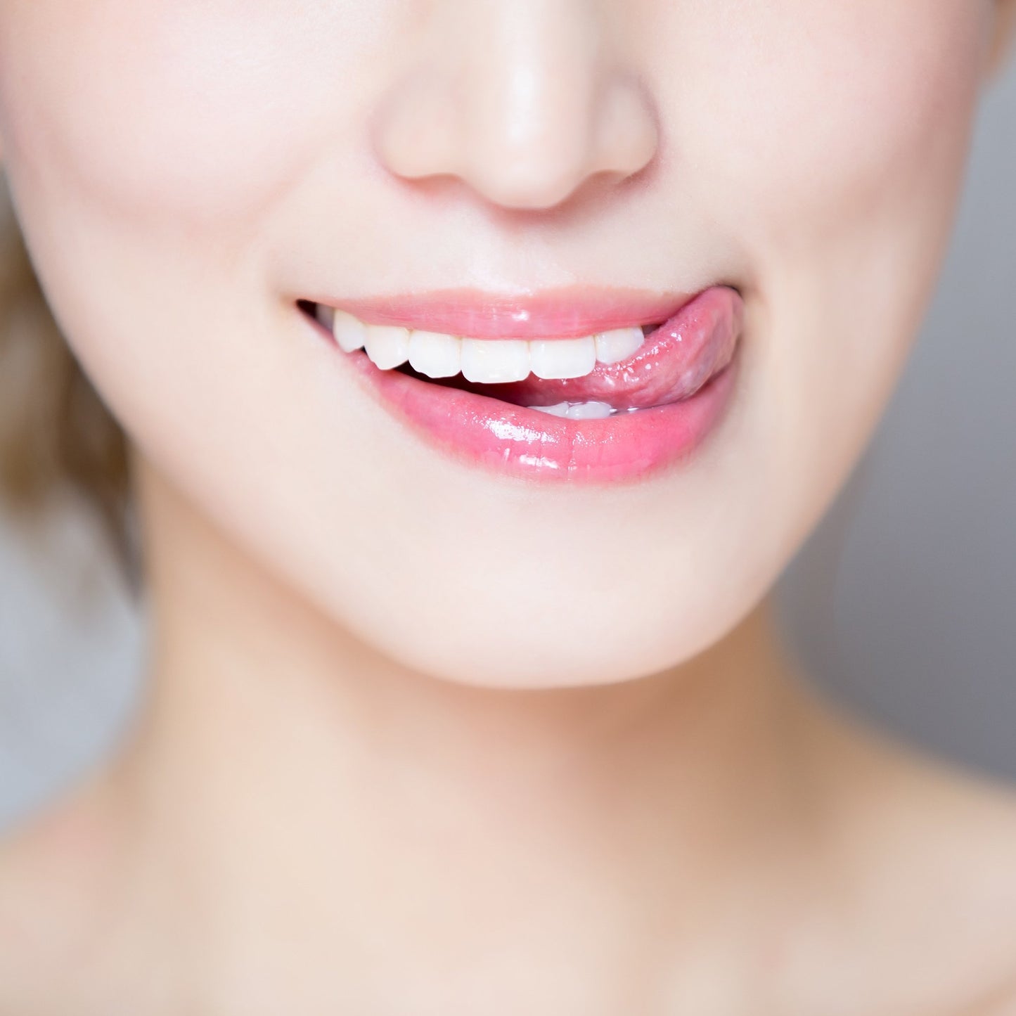 woman with nice teeth and healthy tongue